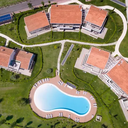 Tee 10 Apartment *